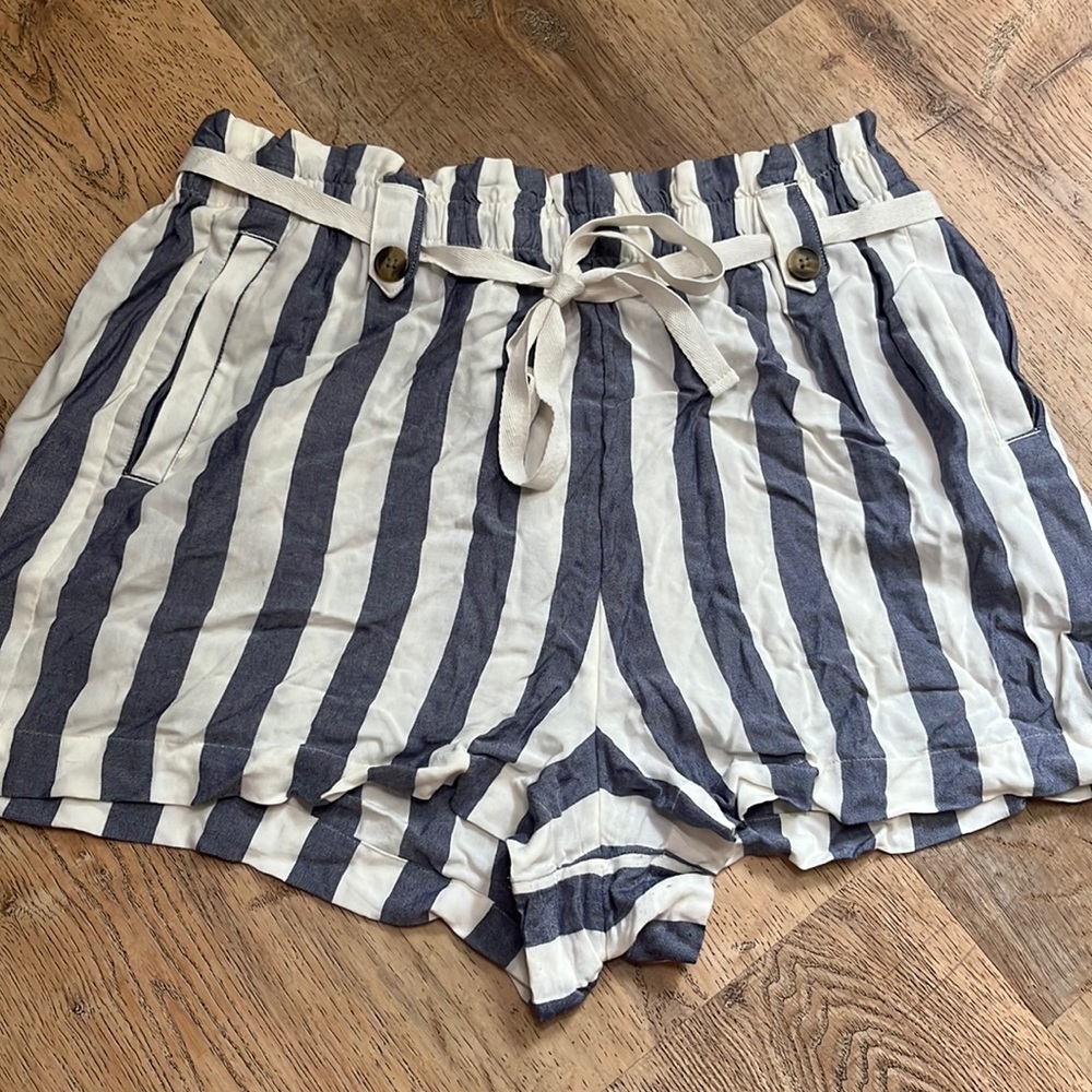 American Eagle Navy and white Shorts